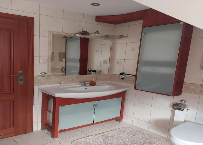 In Near Monte Cassino Street