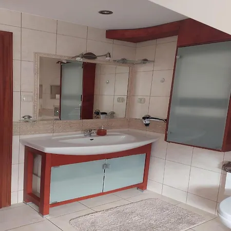 In Near Monte Cassino Street